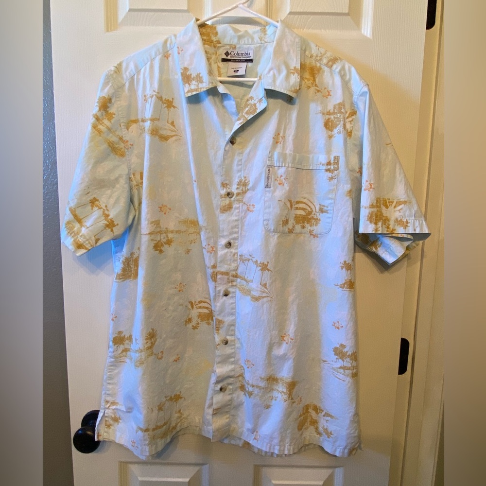 Columbia Men’s casual button down shirt